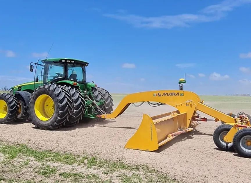 Preparación del suelo con guiado de precisión John Deere
