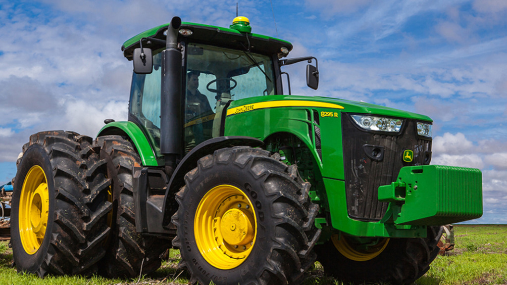 Vista lateral Tractor 8295R.