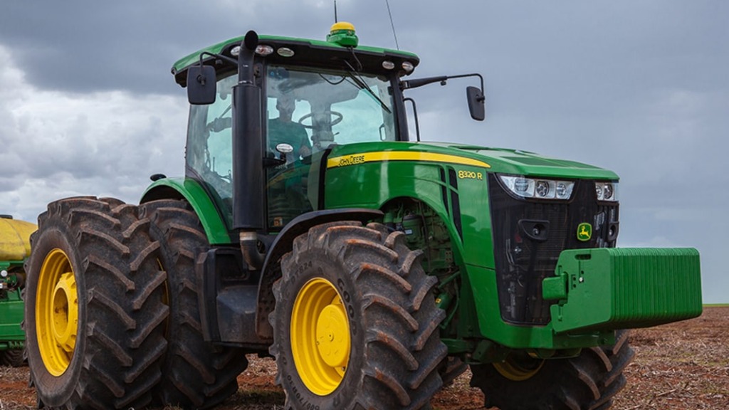Vista lateral Tractor 8320R.