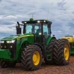 Tractor 8320R en campo.