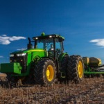 Tractor 8345R en campo.