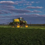 Pulverizadora Autopropulsada M4030 en campo.